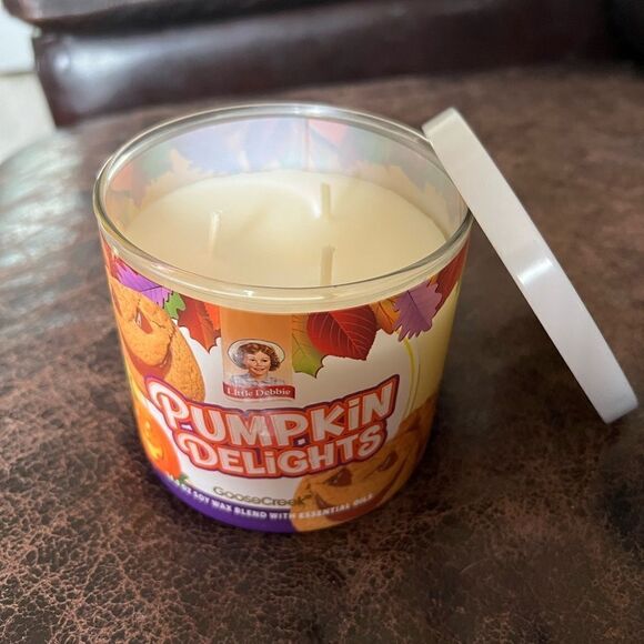 Goose Creek Limited Edition Little Debbie Pumpkin Delights 3 Wick Candle - Picture 5 of 8